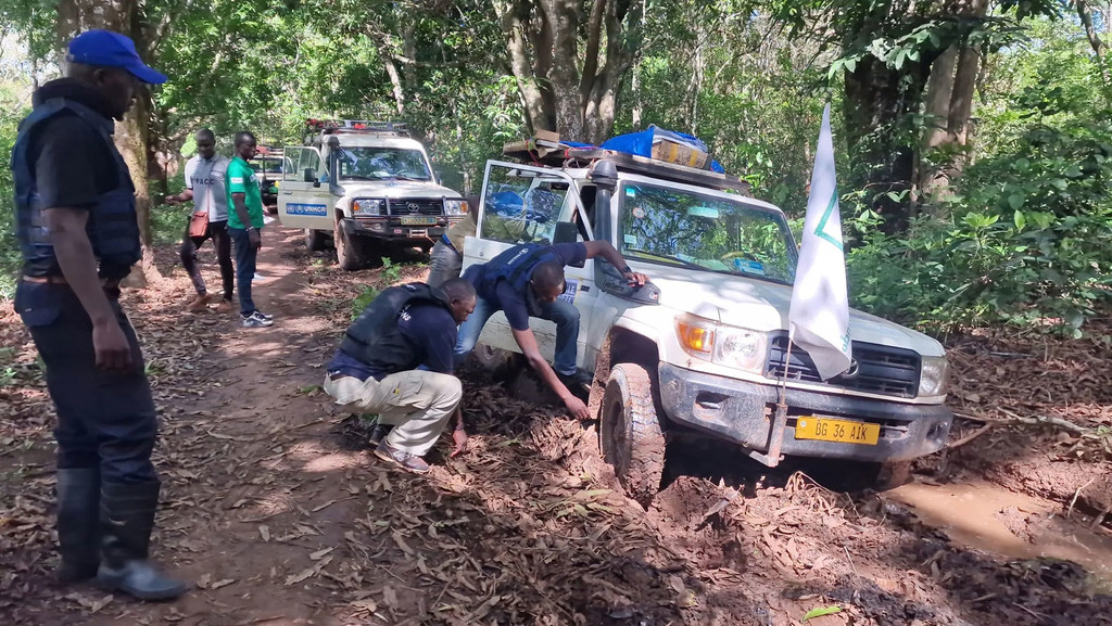 Poor infrastructure and insecurity remain a major challenge for humanitarians in the Central African Republic. Pictured here is a UN convoy travelling through the Haute-Kotto Prefecture.